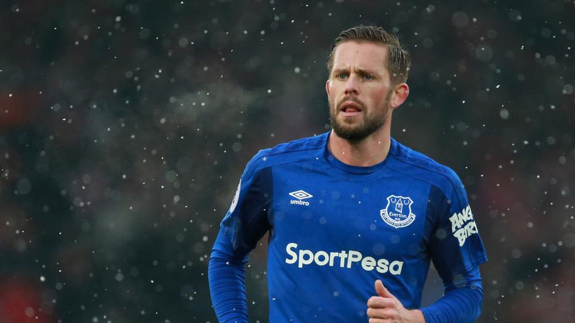 字母哥表示雄鹿要坚持高强度训练节奏，雄鹿字母哥由来